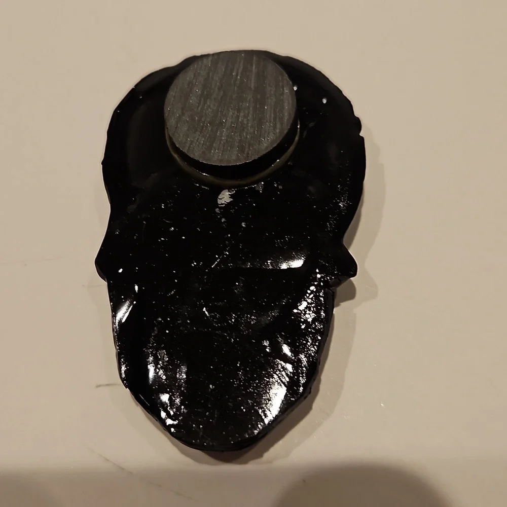 2 SKULL PIRATE MAGNETS
